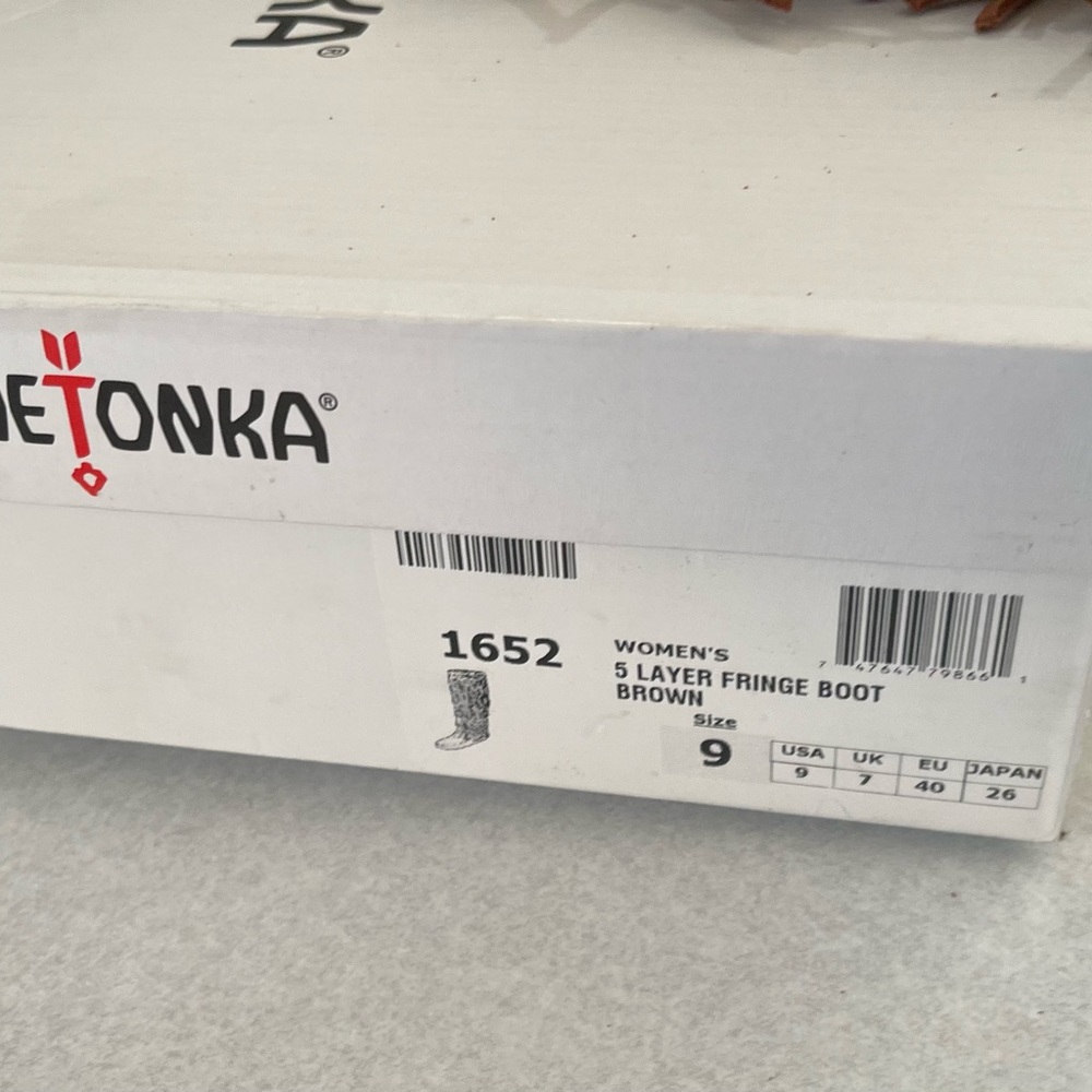 Minnetonka Women's Five-Layer Fringe Boots| Size 9 - Picture 3 of 9